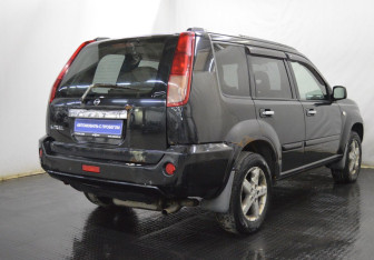 Подержанный автомобиль Nissan X-Trail 2006 года (5 фото)