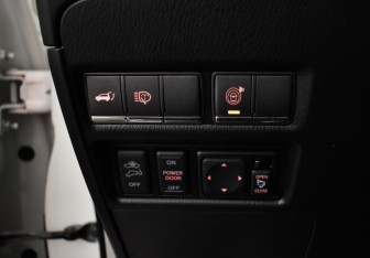 Подержанный автомобиль Nissan Patrol 2011 года (18 фото)