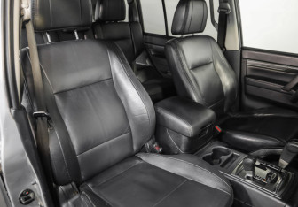 Подержанный автомобиль Mitsubishi Pajero 2011 года (20 фото)