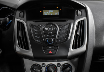 Подержанный автомобиль Ford Focus Sedan 2011 года (15 фото)