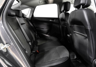 Подержанный автомобиль Opel Astra Sedan 2012 года (17 фото)