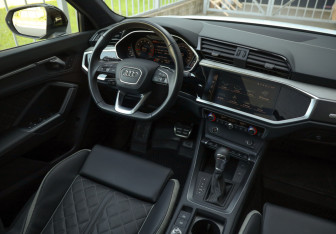 Подержанный автомобиль Audi Q3 2025 года (10 фото)