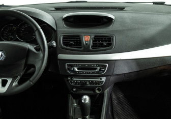 Подержанный автомобиль Renault Megane Hatchback 2011 года (14 фото)