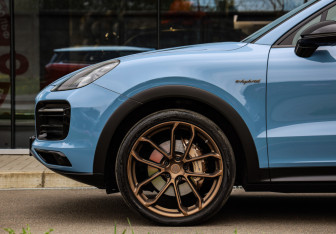 Подержанный автомобиль Porsche Cayenne 2021 года (10 фото)