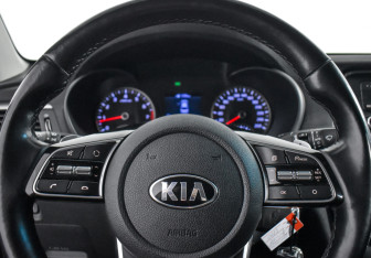 Подержанный автомобиль Kia Optima Sedan 2018 года (16 фото)