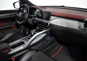Подержанный автомобиль Geely Coolray 2021 года (13 фото)