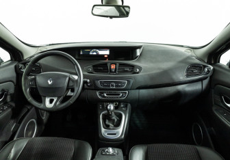 Подержанный автомобиль Renault Scenic 2011 года (13 фото)