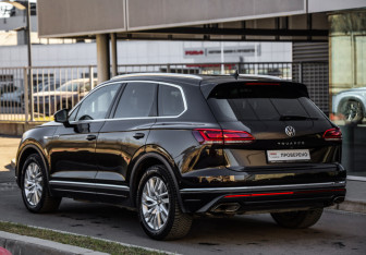 Подержанный автомобиль Volkswagen Touareg 2021 года (7 фото)