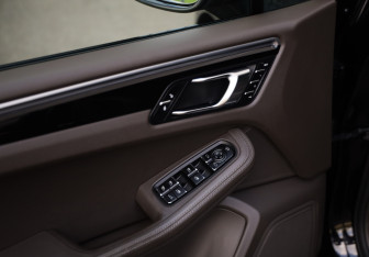 Подержанный автомобиль Porsche Macan 2016 года (22 фото)