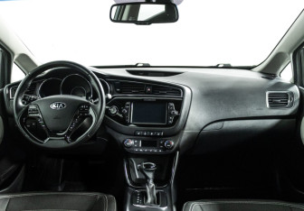 Подержанный автомобиль Kia Ceed Wagon 2018 года (13 фото)