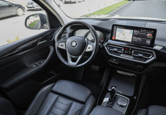 Подержанный автомобиль BMW X3 2021 года (13 фото)
