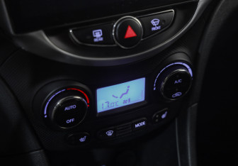 Подержанный автомобиль Hyundai Solaris Sedan 2012 года (18 фото)
