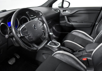 Подержанный автомобиль Citroen DS4 2012 года (9 фото)