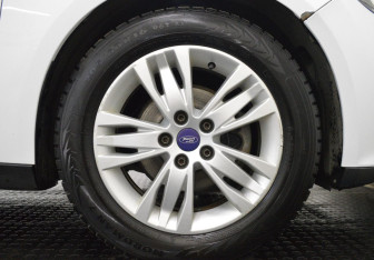 Подержанный автомобиль Ford Focus Hatchback 2012 года (9 фото)