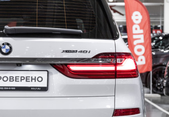 Подержанный автомобиль BMW X7 2021 года (12 фото)