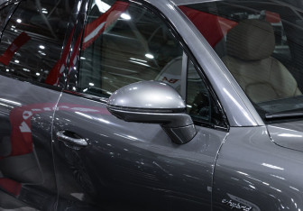 Подержанный автомобиль Porsche Cayenne 2020 года (10 фото)