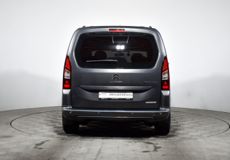 Подержанный автомобиль Citroen Berlingo 2021 года (6 фото)
