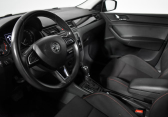 Подержанный автомобиль Skoda Rapid Liftback 2015 года (9 фото)