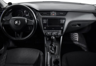 Подержанный автомобиль Skoda Octavia Liftback 2017 года (14 фото)