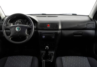 Подержанный автомобиль Skoda Octavia Liftback 2006 года (10 фото)