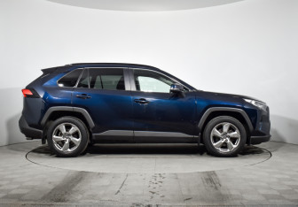 Подержанный автомобиль Toyota RAV4 2019 года (4 фото)