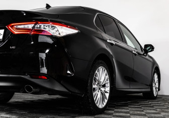 Подержанный автомобиль Toyota Camry Sedan 2019 года (8 фото)