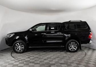 Подержанный автомобиль Toyota Hilux 2016 года (8 фото)