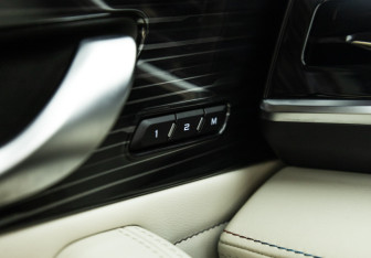 Подержанный автомобиль Geely Monjaro 2023 года (17 фото)