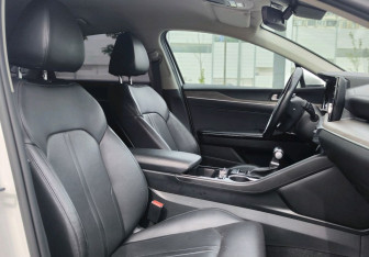 Подержанный автомобиль Kia K5 2020 года (8 фото)