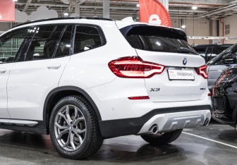 Подержанный автомобиль BMW X3 2018 года (15 фото)