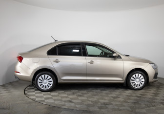 Подержанный автомобиль Skoda Rapid Liftback 2021 года (4 фото)