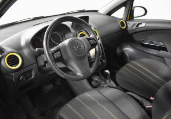 Подержанный автомобиль Opel Corsa 2012 года (9 фото)