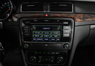 Подержанный автомобиль Skoda Superb Liftback 2011 года (14 фото)