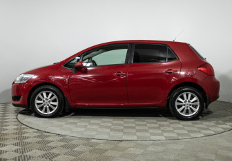 Подержанный автомобиль Toyota Auris Hatchback 2009 года (8 фото)