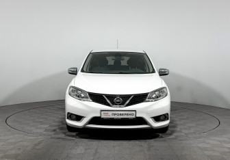 Подержанный автомобиль Nissan Tiida Hatchback 2015 года (2 фото)