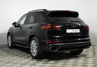 Подержанный автомобиль Porsche Cayenne 2015 года (7 фото)