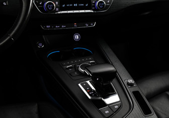 Подержанный автомобиль Audi A4 allroad 2016 года (15 фото)