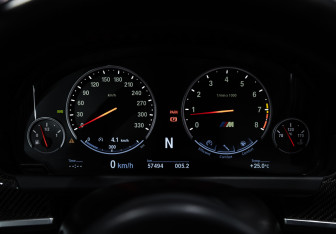 Подержанный автомобиль BMW M6 Coupe 2013 года (25 фото)