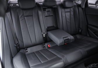 Подержанный автомобиль Audi A4 Sedan 2018 года (27 фото)