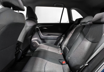 Подержанный автомобиль Toyota RAV4 2019 года (12 фото)