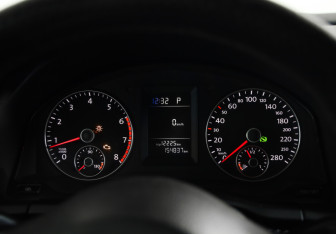 Подержанный автомобиль Volkswagen Scirocco 2011 года (11 фото)