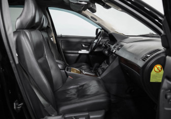 Подержанный автомобиль Volvo XC90 2002 года (18 фото)