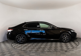 Подержанный автомобиль Toyota Camry Sedan 2019 года (4 фото)