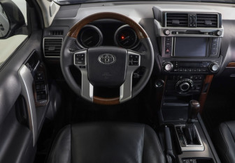 Подержанный автомобиль Toyota Land Cruiser Prado 2014 года (10 фото)