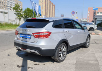 Подержанный автомобиль LADA (ВАЗ) Vesta Wagon 2021 года (4 фото)