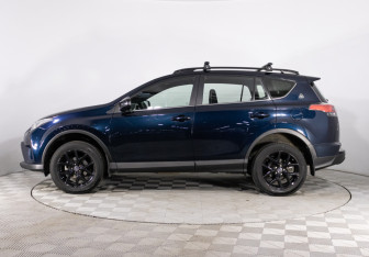 Подержанный автомобиль Toyota RAV4 2019 года (16 фото)