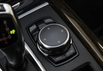 Подержанный автомобиль BMW X5 2016 года (22 фото)