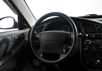 Подержанный автомобиль Chevrolet Lanos 2007 года (15 фото)