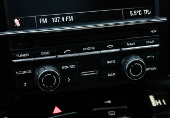 Подержанный автомобиль Porsche Cayenne 2011 года (21 фото)