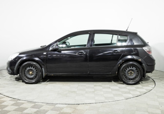 Подержанный автомобиль Opel Astra Hatchback 2010 года (8 фото)